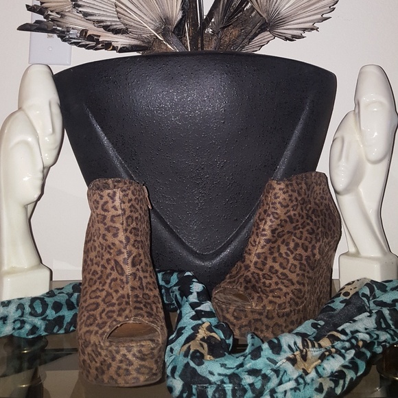 Shoes - Picture 2 of 6